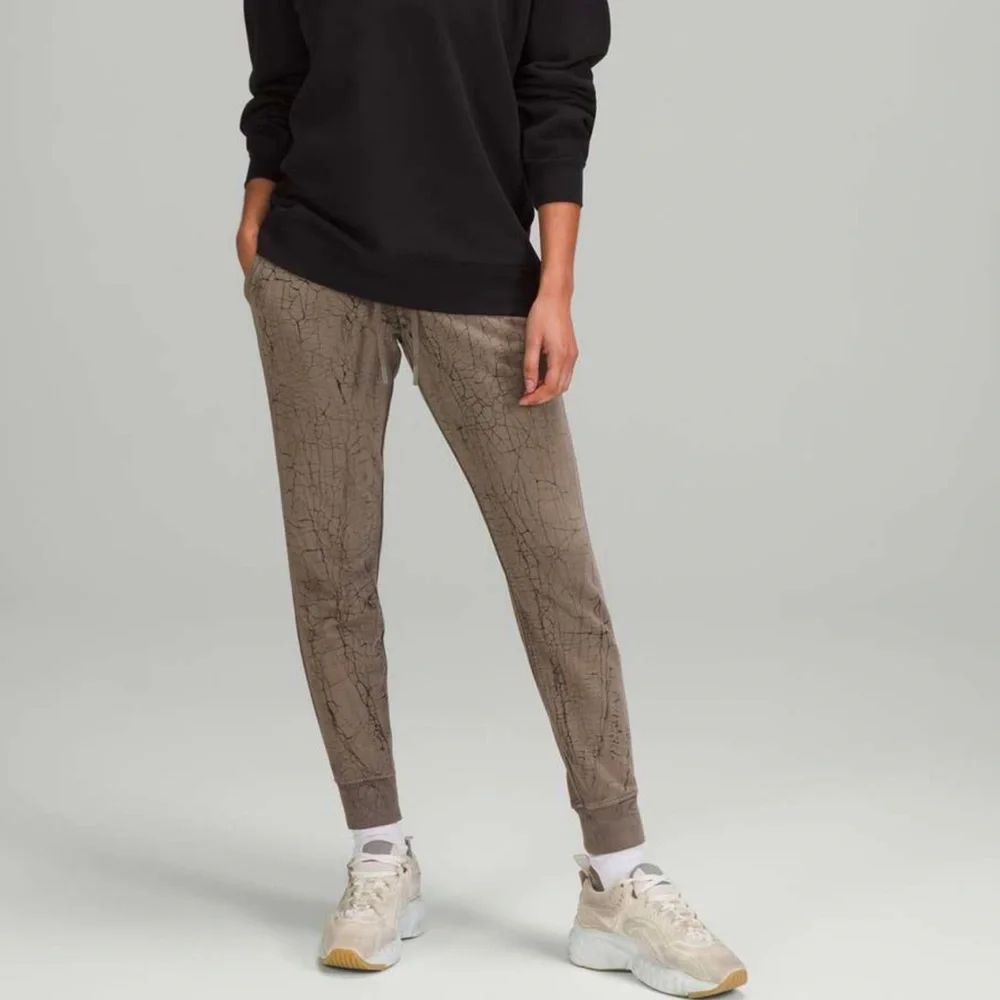Lululemon Warm Down Jogger *7/8 Length Pants Size 2 - Picture 8 of 10